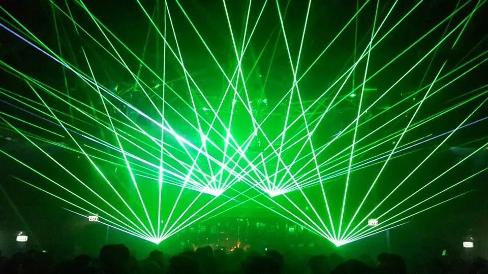 show laser 4 lasers vert